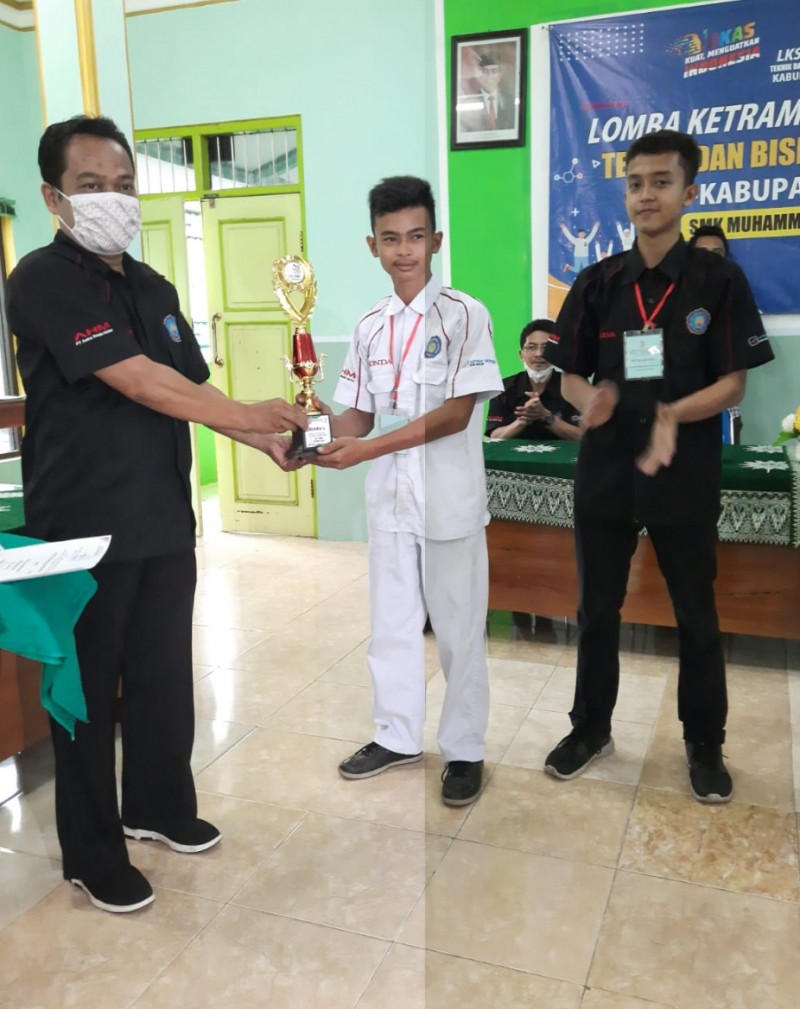 Ananda Rafi Firman Rosadi Kelas XI TBSM SMK Muhammadiyah Sampang berhasil menyabet juara 1 LKS Program Keahlian TBSM sekolah Negeri/Swasta  tahun 2022 tingkat Kabupaten Cilacap dan berhak mewakili kabupaten Cilacap di ajang LKS tingkat provinsi Jawa Tengah. 